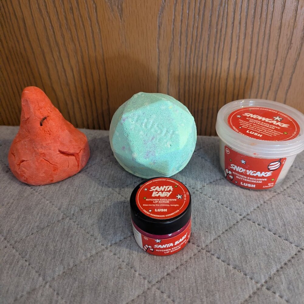 Lush Kitchen Exclusive Bath/Beauty Bundle - 2 Bath Bombs, Buttercream, Lip Scrub